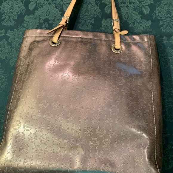 Like New Michael Kors Tote Handbag - Picture 5 of 15